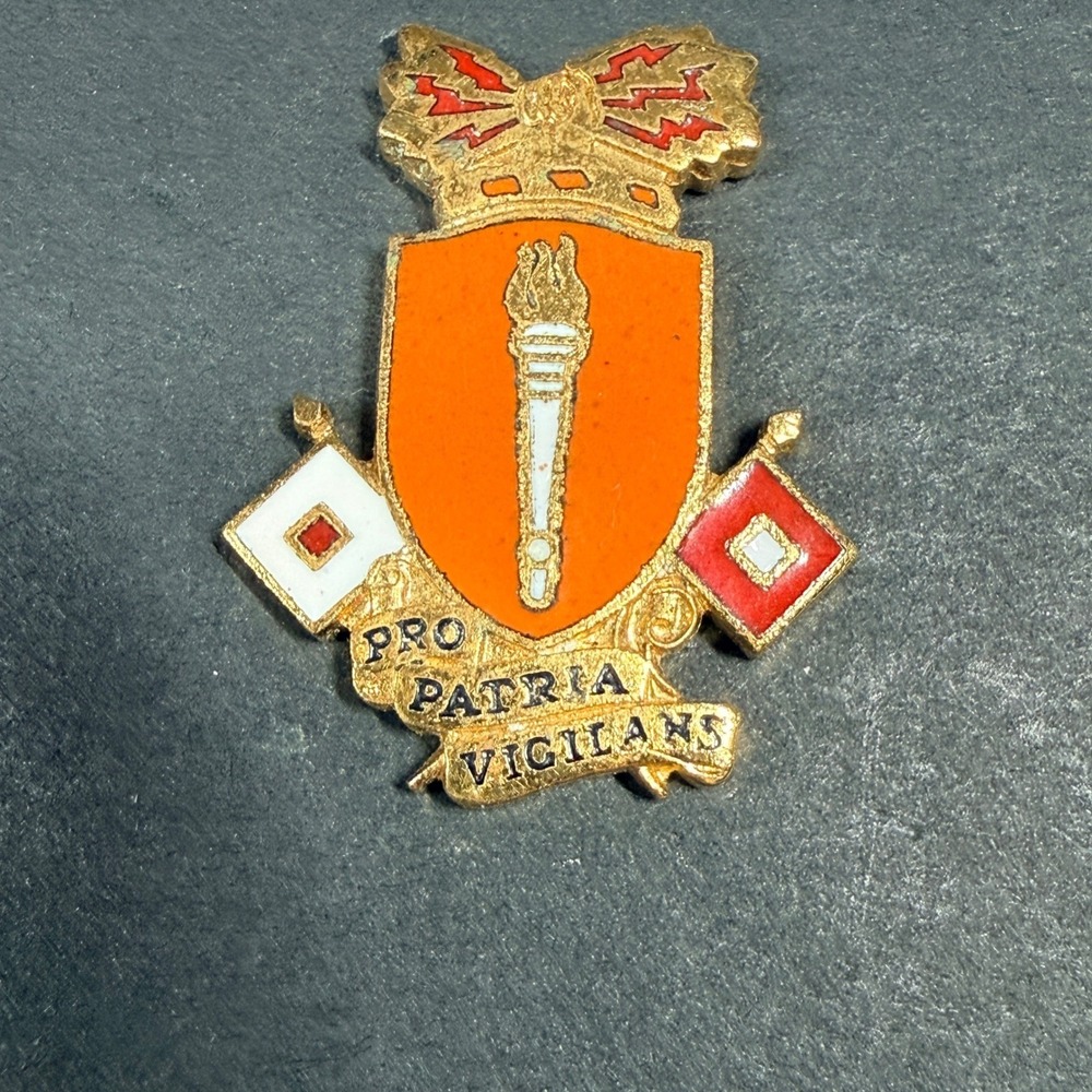 US Army Signal Corps Pin Gold Orange Pro Patria Vigilans Insignia